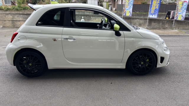 アバルト595タイヤ交換