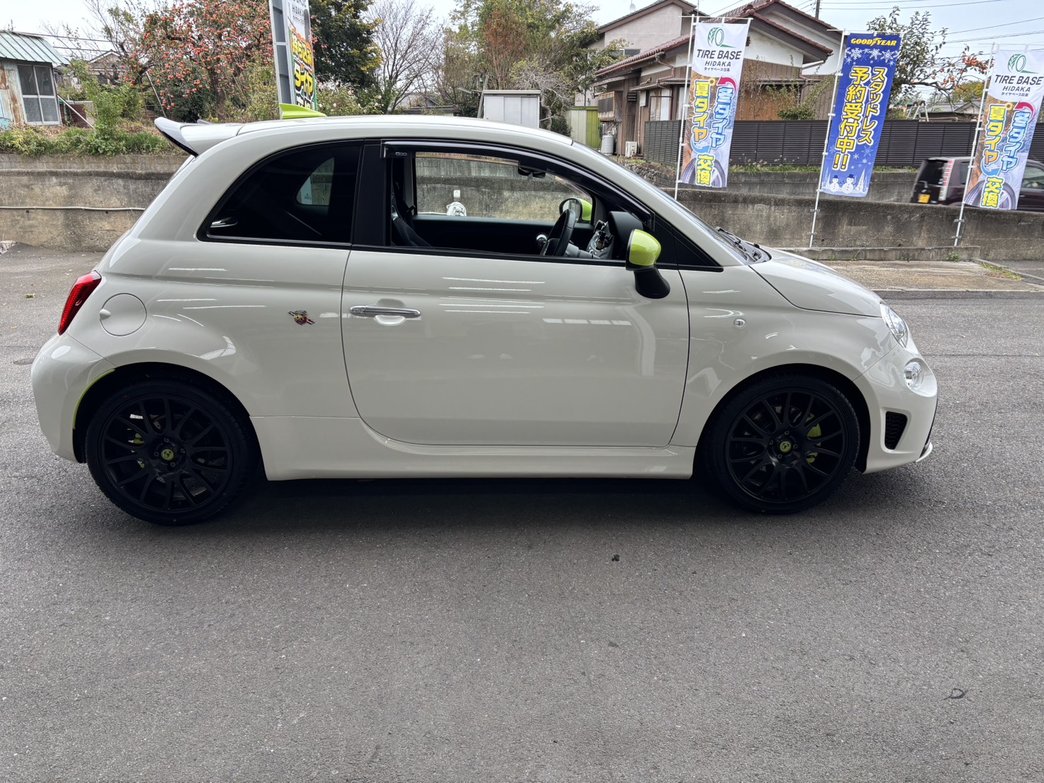 アバルト595の持ち込みタイヤ交換｜当日のご依頼も大歓迎【日高市】