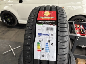 MOMO　205/40R17