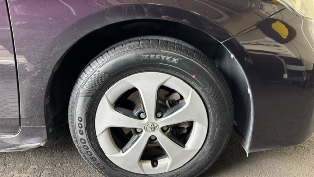 195/65R15のZEETEX ZT6000 ECOに交換した30系プリウスの前輪