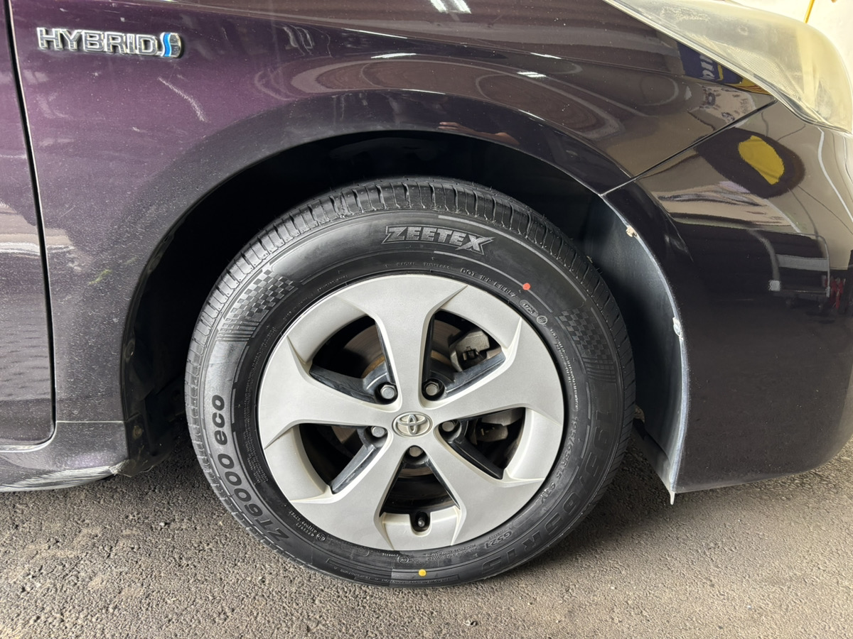 30系プリウスの持ち込みタイヤ交換|195/65R15・4本11,000円の作業事例【日高市】 30系プリウスの持ち込みタイヤ交換|195/65R15・4本11,000円の作業事例【日高市】